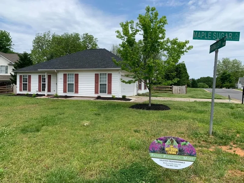 Landscaping Curb Appeal – Outdoor Living Tip of the Day