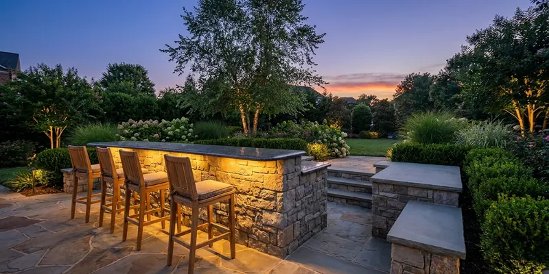 Custom Outdoor Bar vs. Integrated Patio Dining Island: Selecting the Ideal Entertainment Anchor for Your Charlotte Backyard