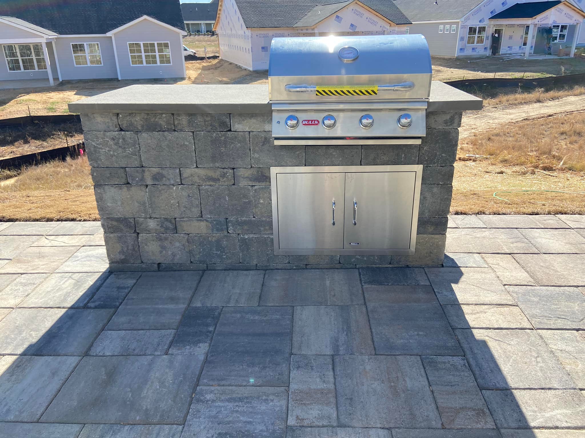 Belgard Hatteras Rustic Slab Paver Patio & Outdoor Grill Island