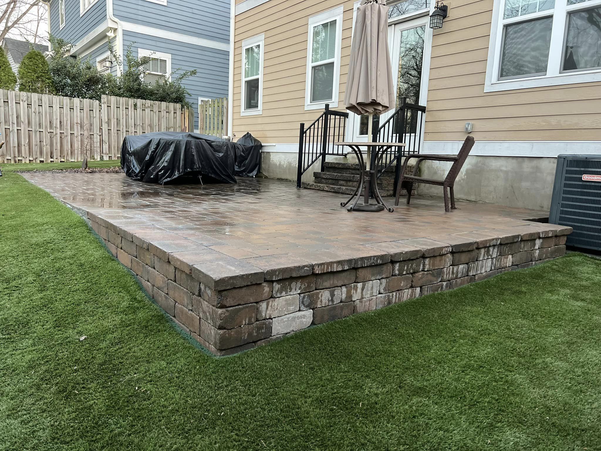 Paver Patio with a Wall Level with the Pavers – Outdoor Living Tip of the Day
