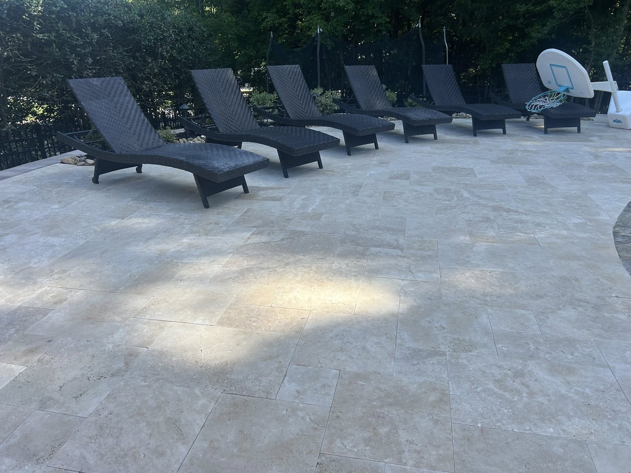 500235424_1943728543032888_247638584436765588_n Travertine around a Pool