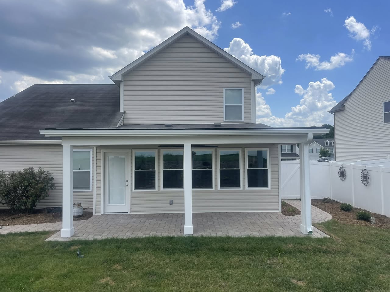 518372908_1986057955466613_3422868967225765559_n Sunroom